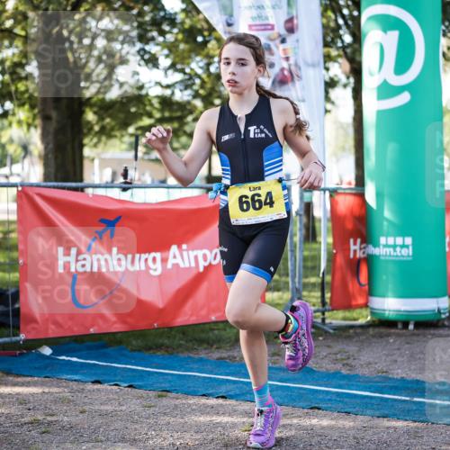 06.09.2026 - 20. Norderstedt Triathlon H.Heesch http://msf.ph/oto/10198498 06.09.2026 09:45:14 Ziel 664, 665 meine-sportfotos.de