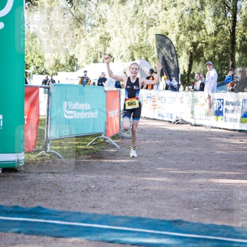 06.09.2026 - 20. Norderstedt Triathlon H.Heesch http://msf.ph/oto/10198502 06.09.2026 09:45:17 Ziel 664, 665 meine-sportfotos.de