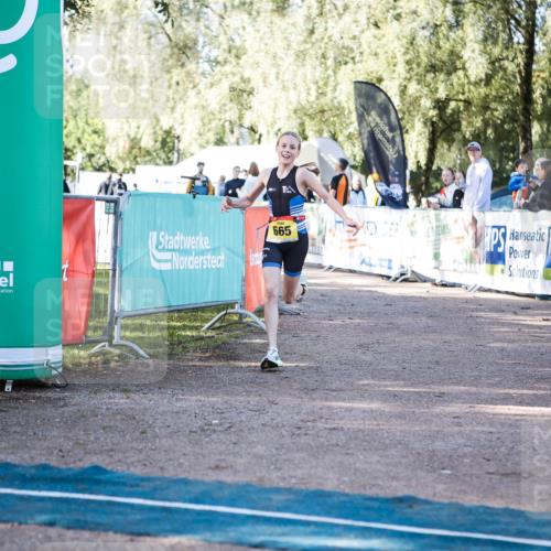 06.09.2026 - 20. Norderstedt Triathlon H.Heesch http://msf.ph/oto/10198511 06.09.2026 09:45:17 Ziel 664, 665 meine-sportfotos.de