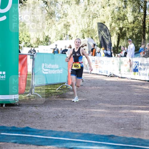 06.09.2026 - 20. Norderstedt Triathlon H.Heesch http://msf.ph/oto/10198513 06.09.2026 09:45:17 Ziel 664, 665 meine-sportfotos.de