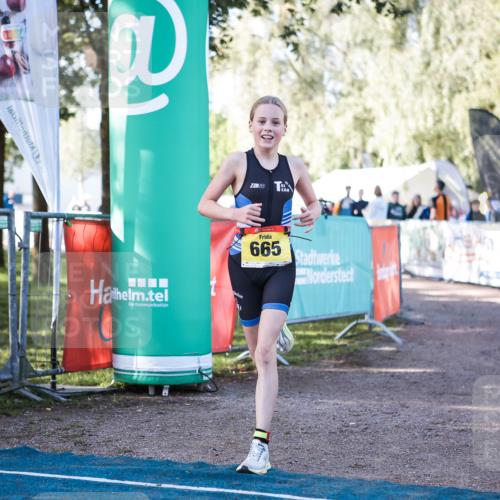 06.09.2026 - 20. Norderstedt Triathlon H.Heesch http://msf.ph/oto/10198526 06.09.2026 09:45:18 Ziel 664, 665 meine-sportfotos.de