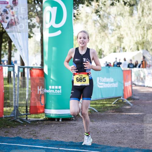 06.09.2026 - 20. Norderstedt Triathlon H.Heesch http://msf.ph/oto/10198531 06.09.2026 09:45:18 Ziel 664, 665 meine-sportfotos.de
