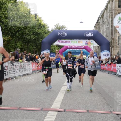 06.09.2026 - CURREX Alsterlauf Yannick Fuchs http://msf.ph/oto/10198941 06.09.2026 10:07:14 Ziel 2187, 2893, 2903, 3607, 4078, 4140, 5069, 5549, 5813, 5951, 6214, 8303, 8306 meine-sportfotos.de