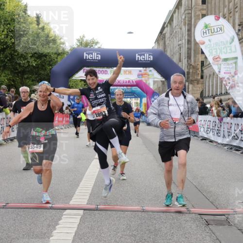 06.09.2026 - CURREX Alsterlauf Yannick Fuchs http://msf.ph/oto/10199055 06.09.2026 10:07:15 Ziel 2187, 2893, 2903, 3607, 4078, 4140, 5069, 5549, 5813, 5951, 6214, 8303, 8306 meine-sportfotos.de