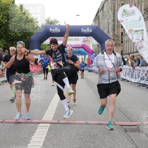 06.09.2026 - CURREX Alsterlauf Yannick Fuchs http://msf.ph/oto/10199077 06.09.2026 10:07:15 Ziel 2187, 2893, 2903, 3607, 4078, 4140, 5069, 5549, 5813, 5951, 6214, 8303, 8306 meine-sportfotos.de