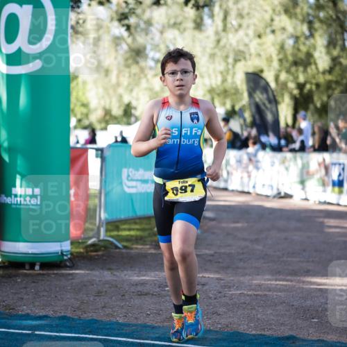 06.09.2026 - 20. Norderstedt Triathlon H.Heesch http://msf.ph/oto/10199330 06.09.2026 09:48:25 Ziel 696, 697 meine-sportfotos.de