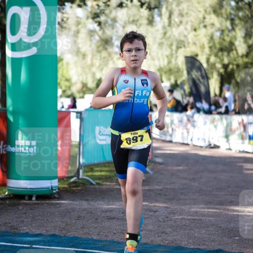 06.09.2026 - 20. Norderstedt Triathlon H.Heesch http://msf.ph/oto/10199332 06.09.2026 09:48:25 Ziel 696, 697 meine-sportfotos.de