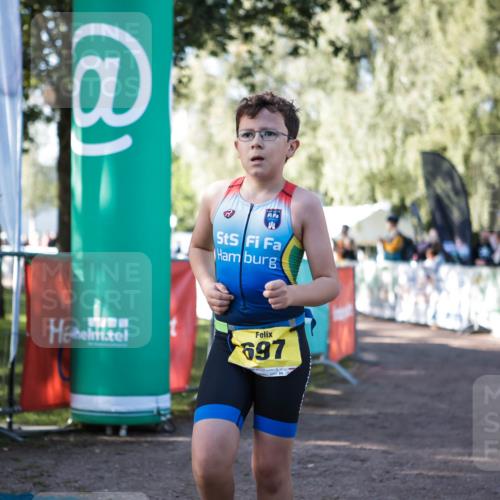 06.09.2026 - 20. Norderstedt Triathlon H.Heesch http://msf.ph/oto/10199342 06.09.2026 09:48:25 Ziel 696, 697 meine-sportfotos.de