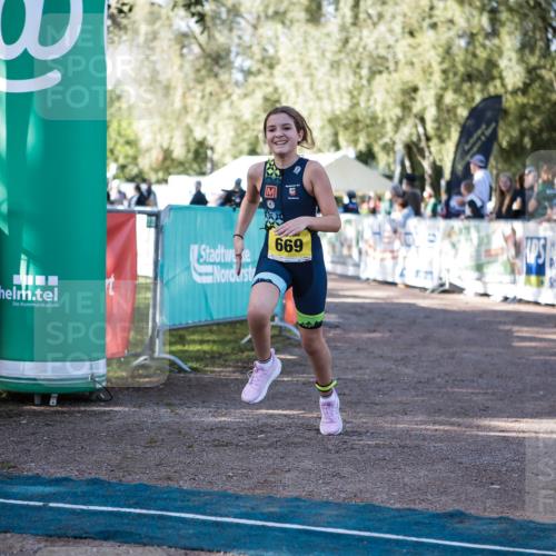 06.09.2026 - 20. Norderstedt Triathlon H.Heesch http://msf.ph/oto/10199421 06.09.2026 09:48:41 Ziel 628, 668, 669 meine-sportfotos.de