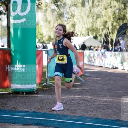 06.09.2026 - 20. Norderstedt Triathlon H.Heesch http://msf.ph/oto/10199423 06.09.2026 09:48:41 Ziel 628, 668, 669 meine-sportfotos.de