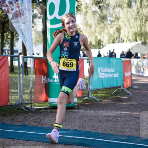 06.09.2026 - 20. Norderstedt Triathlon H.Heesch http://msf.ph/oto/10199427 06.09.2026 09:48:41 Ziel 628, 668, 669 meine-sportfotos.de