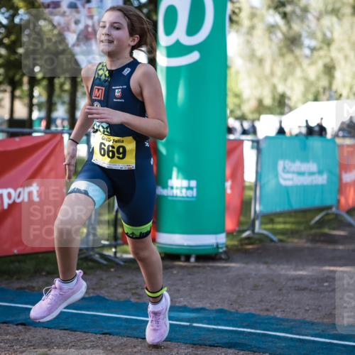 06.09.2026 - 20. Norderstedt Triathlon H.Heesch http://msf.ph/oto/10199432 06.09.2026 09:48:42 Ziel 628, 668, 669 meine-sportfotos.de