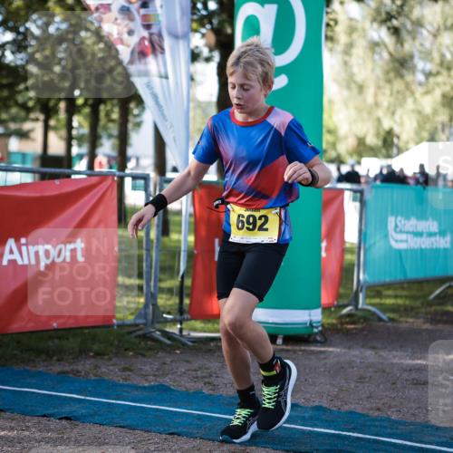 06.09.2026 - 20. Norderstedt Triathlon H.Heesch http://msf.ph/oto/10199445 06.09.2026 09:48:48 Ziel 669, 692 meine-sportfotos.de