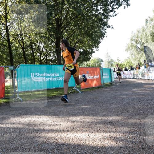 06.09.2026 - 20. Norderstedt Triathlon H.Heesch http://msf.ph/oto/10199524 06.09.2026 09:48:29 Ziel 634, 696, 697 meine-sportfotos.de