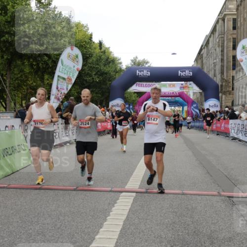 06.09.2026 - CURREX Alsterlauf Yannick Fuchs http://msf.ph/oto/10199698 06.09.2026 10:07:39 Ziel 2176, 2430, 2524, 3012, 3419, 3927, 4208, 4561, 5261, 5633, 5634, 6147, 6265 meine-sportfotos.de