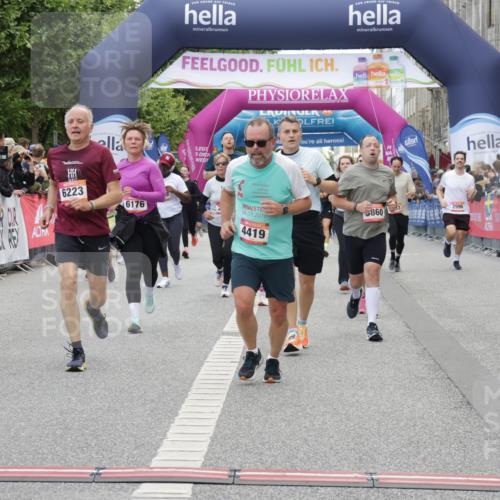 06.09.2026 - CURREX Alsterlauf Yannick Fuchs http://msf.ph/oto/10199827 06.09.2026 10:07:48 Ziel 1316, 2123, 2387, 2430, 2654, 3092, 3576, 3705, 3706, 3722, 3723, 4419, 4473, 5338, 5587, 5791, 5860, 6044, 6176, 6223, 6382 meine-sportfotos.de