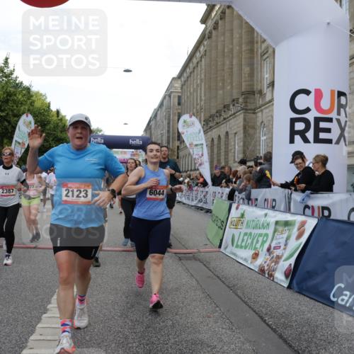 06.09.2026 - CURREX Alsterlauf Yannick Fuchs http://msf.ph/oto/10199993 06.09.2026 10:07:53 Ziel 1316, 2123, 2387, 2654, 2933, 3092, 3296, 3576, 3722, 3723, 3757, 3758, 3915, 3916, 3932, 4419, 5324, 5587, 5588, 5791, 5860, 6044, 6176, 6223, 6382 meine-sportfotos.de