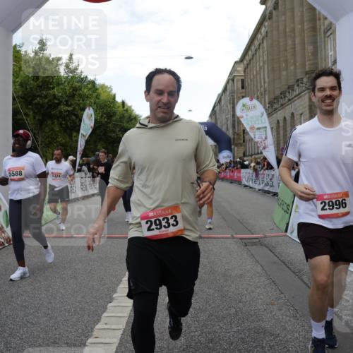 06.09.2026 - CURREX Alsterlauf Yannick Fuchs http://msf.ph/oto/10200079 06.09.2026 10:07:55 Ziel 1316, 2123, 2387, 2654, 2933, 3092, 3296, 3722, 3723, 3757, 3758, 3915, 3916, 3932, 4419, 5324, 5587, 5588, 5791, 5860, 6044, 6176, 6223, 6382 meine-sportfotos.de