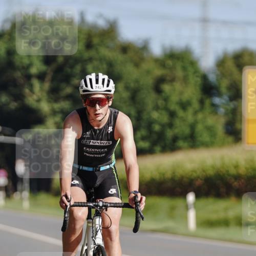 06.09.2026 - 20. Norderstedt Triathlon Michael Burmester http://msf.ph/oto/10200370 06.09.2026 10:35:13 Radfahren 729, 742 meine-sportfotos.de