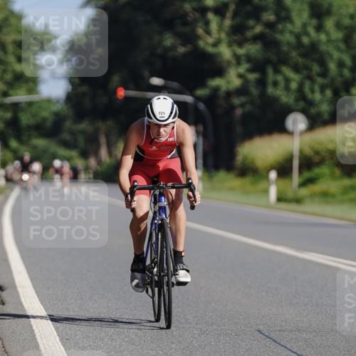 06.09.2026 - 20. Norderstedt Triathlon Michael Burmester http://msf.ph/oto/10200380 06.09.2026 10:35:15 Radfahren 729, 742 meine-sportfotos.de