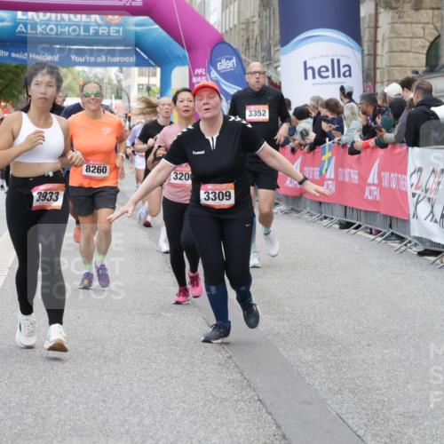 06.09.2026 - CURREX Alsterlauf Yannick Fuchs http://msf.ph/oto/10201373 06.09.2026 10:08:14 Ziel 2363, 2390, 2407, 2785, 3192, 3193, 3194, 3200, 3298, 3309, 3933, 4169, 4292, 4590, 4727, 5049, 5507, 8258, 8260 meine-sportfotos.de