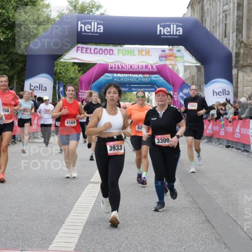 06.09.2026 - CURREX Alsterlauf Yannick Fuchs http://msf.ph/oto/10201519 06.09.2026 10:08:15 Ziel 2363, 2390, 2407, 2785, 3192, 3193, 3194, 3200, 3298, 3309, 3352, 3933, 4169, 4292, 4590, 4727, 5507, 8258, 8260 meine-sportfotos.de