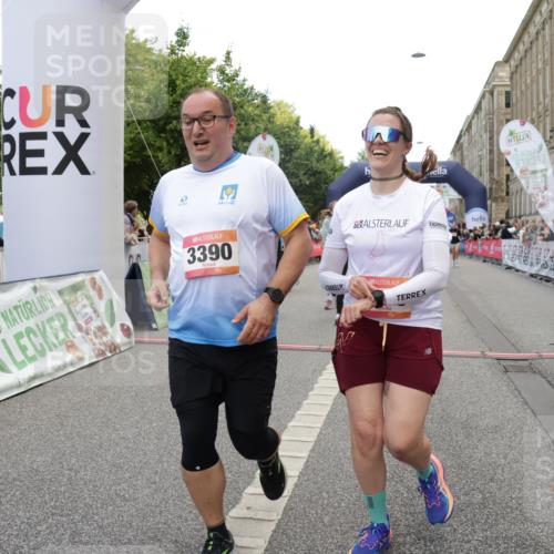 06.09.2026 - CURREX Alsterlauf Yannick Fuchs http://msf.ph/oto/10202578 06.09.2026 10:08:27 Ziel 2035, 2080, 2105, 2155, 2440, 2504, 3093, 3352, 3390, 4146, 4247, 4399, 4447, 4476, 5030, 5342, 5502, 5582, 5854, 6230, 6473, 8045, 8297 meine-sportfotos.de