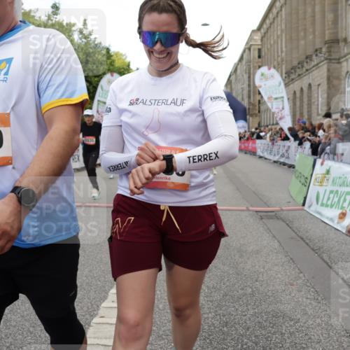 06.09.2026 - CURREX Alsterlauf Yannick Fuchs http://msf.ph/oto/10202656 06.09.2026 10:08:28 Ziel 2035, 2080, 2105, 2155, 2440, 2504, 3093, 3390, 4146, 4247, 4399, 4447, 4476, 5030, 5342, 5502, 5582, 5854, 6230, 6473, 8045, 8297 meine-sportfotos.de