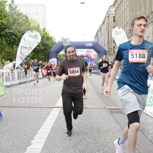 06.09.2026 - CURREX Alsterlauf Yannick Fuchs http://msf.ph/oto/10203113 06.09.2026 10:08:33 Ziel 2035, 2080, 2105, 2491, 3082, 3093, 3390, 3888, 3889, 4476, 4651, 5030, 5140, 5854, 6230 meine-sportfotos.de