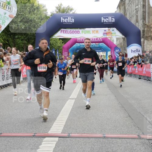 06.09.2026 - CURREX Alsterlauf Yannick Fuchs http://msf.ph/oto/10203562 06.09.2026 10:08:38 Ziel 2450, 2487, 2491, 2580, 3082, 3482, 3836, 3888, 3889, 4185, 4476, 4651, 5140, 5233, 5319, 5550, 5854, 8089 meine-sportfotos.de