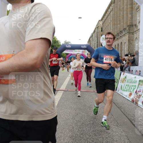 06.09.2026 - CURREX Alsterlauf Yannick Fuchs http://msf.ph/oto/10204342 06.09.2026 10:08:45 Ziel 2374, 2450, 2487, 2580, 3086, 3400, 3482, 3540, 3811, 3812, 3836, 4115, 4129, 4185, 4233, 5130, 5233, 5319, 5550, 5985, 8089 meine-sportfotos.de