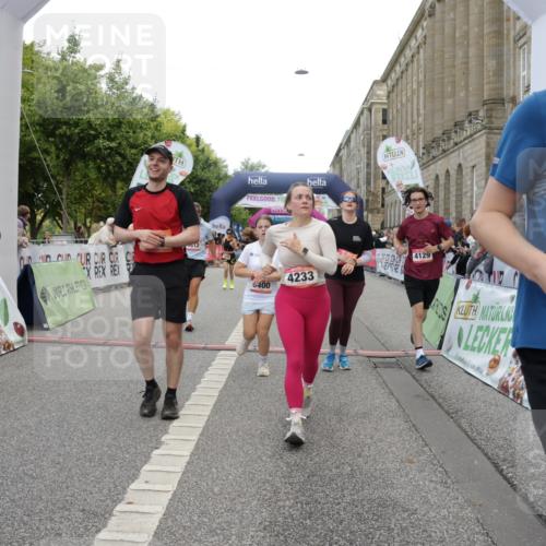 06.09.2026 - CURREX Alsterlauf Yannick Fuchs http://msf.ph/oto/10204445 06.09.2026 10:08:46 Ziel 2374, 2450, 2487, 2580, 3086, 3400, 3482, 3540, 3811, 3812, 3836, 4115, 4129, 4185, 4233, 4746, 5130, 5233, 5319, 5367, 5550, 5985, 8089 meine-sportfotos.de