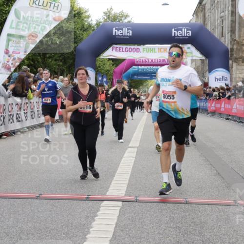 06.09.2026 - CURREX Alsterlauf Yannick Fuchs http://msf.ph/oto/10207005 06.09.2026 10:09:01 Ziel 2519, 2679, 2681, 2777, 3036, 4021, 4738, 5132, 5252, 5742, 5798, 6116, 6296, 6488, 8055 meine-sportfotos.de