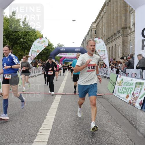 06.09.2026 - CURREX Alsterlauf Yannick Fuchs http://msf.ph/oto/10207603 06.09.2026 10:09:05 Ziel 2519, 2679, 2681, 3036, 3637, 4021, 5007, 5132, 5252, 5742, 5798, 5942, 6116, 6296, 6340, 6460, 6487, 8055 meine-sportfotos.de