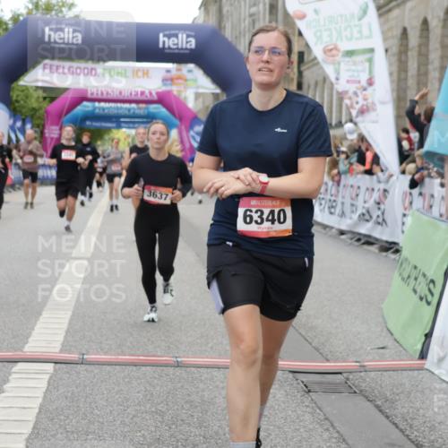 06.09.2026 - CURREX Alsterlauf Yannick Fuchs http://msf.ph/oto/10207845 06.09.2026 10:09:09 Ziel 2519, 2679, 2681, 3241, 3637, 4021, 5007, 5113, 5132, 5798, 5942, 6116, 6263, 6296, 6340, 6460, 6487, 8055 meine-sportfotos.de
