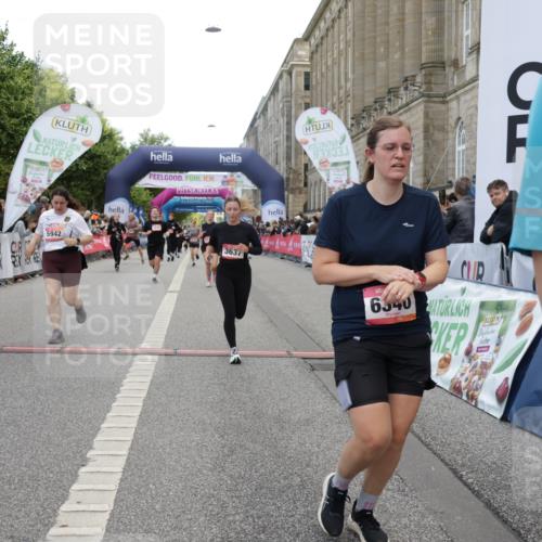 06.09.2026 - CURREX Alsterlauf Yannick Fuchs http://msf.ph/oto/10208053 06.09.2026 10:09:09 Ziel 2519, 2679, 2681, 3241, 3637, 4021, 5007, 5113, 5132, 5798, 5942, 6116, 6263, 6296, 6340, 6460, 6487, 8055 meine-sportfotos.de