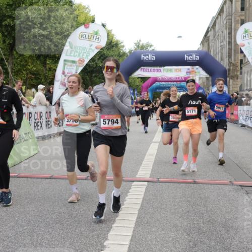06.09.2026 - CURREX Alsterlauf Yannick Fuchs http://msf.ph/oto/10208946 06.09.2026 10:09:15 Ziel 2919, 3241, 3573, 3637, 5007, 5084, 5113, 5126, 5171, 5758, 5794, 5913, 5942, 6263, 6340, 6460, 6487, 8076 meine-sportfotos.de