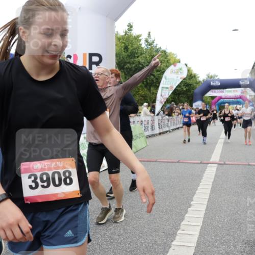 06.09.2026 - CURREX Alsterlauf Yannick Fuchs http://msf.ph/oto/10209426 06.09.2026 10:09:18 Ziel 2466, 2919, 3241, 3332, 3573, 4222, 5084, 5113, 5126, 5171, 5758, 5794, 5913, 6263, 8076, 8294 meine-sportfotos.de