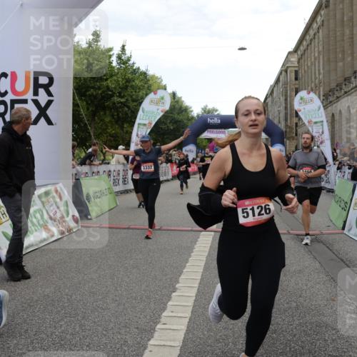 06.09.2026 - CURREX Alsterlauf Yannick Fuchs http://msf.ph/oto/10210099 06.09.2026 10:09:21 Ziel 2082, 2201, 2466, 2919, 3332, 3573, 4222, 4815, 5084, 5126, 5171, 5241, 5758, 5794, 5913, 6070, 6263, 8076, 8294 meine-sportfotos.de