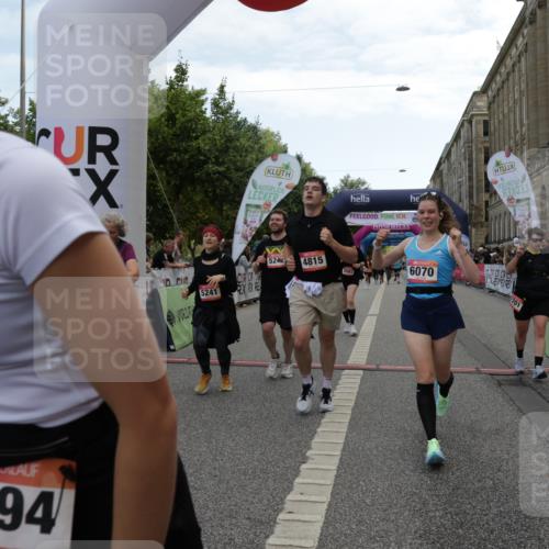 06.09.2026 - CURREX Alsterlauf Yannick Fuchs http://msf.ph/oto/10210497 06.09.2026 10:09:24 Ziel 2082, 2201, 2466, 2919, 3332, 3573, 4222, 4815, 5126, 5241, 6070, 8076, 8271, 8294 meine-sportfotos.de