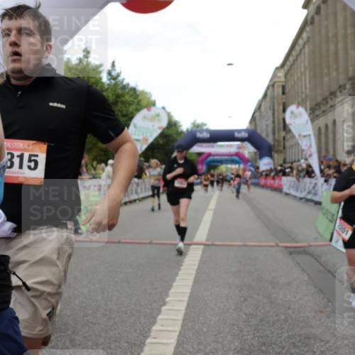 06.09.2026 - CURREX Alsterlauf Yannick Fuchs http://msf.ph/oto/10210785 06.09.2026 10:09:26 Ziel 2082, 2201, 2466, 2707, 2919, 3332, 3573, 4222, 4280, 4815, 5126, 5241, 6070, 8271, 8294 meine-sportfotos.de