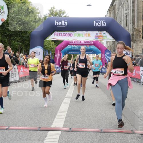 06.09.2026 - CURREX Alsterlauf Yannick Fuchs http://msf.ph/oto/10211223 06.09.2026 10:09:30 Ziel 2082, 2201, 2707, 2742, 4222, 4280, 4328, 4536, 4815, 4986, 5241, 5259, 5260, 6070, 6492, 8271, 8294 meine-sportfotos.de