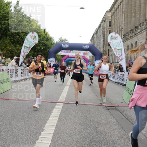 06.09.2026 - CURREX Alsterlauf Yannick Fuchs http://msf.ph/oto/10211518 06.09.2026 10:09:32 Ziel 2082, 2707, 2742, 4138, 4280, 4328, 4536, 4986, 5259, 5260, 6278, 6492, 8271 meine-sportfotos.de