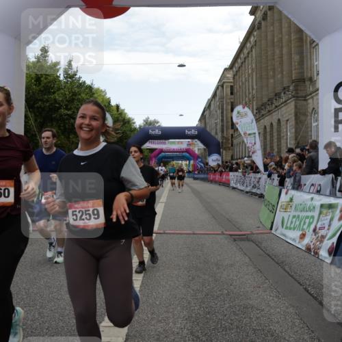 06.09.2026 - CURREX Alsterlauf Yannick Fuchs http://msf.ph/oto/10212001 06.09.2026 10:09:37 Ziel 2078, 2707, 2742, 3785, 3787, 4138, 4280, 4328, 4536, 4986, 5259, 5260, 6278, 6492 meine-sportfotos.de