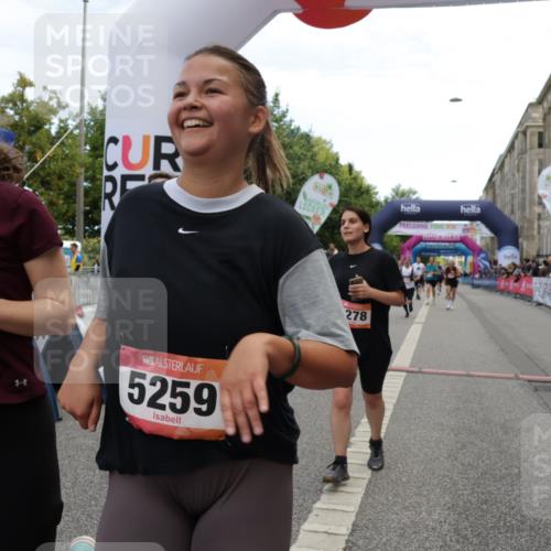 06.09.2026 - CURREX Alsterlauf Yannick Fuchs http://msf.ph/oto/10212065 06.09.2026 10:09:37 Ziel 2078, 2707, 2742, 3785, 3787, 4138, 4280, 4328, 4536, 4986, 5259, 5260, 6278, 6492 meine-sportfotos.de