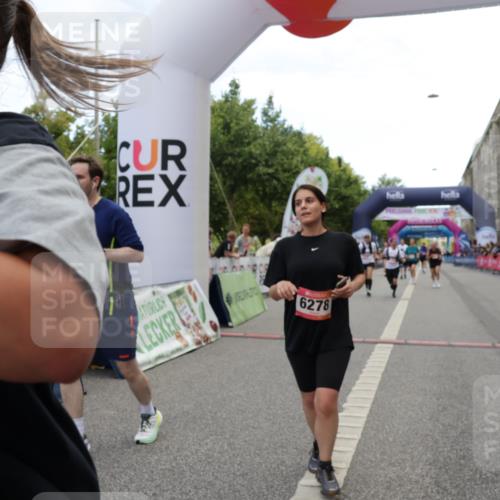 06.09.2026 - CURREX Alsterlauf Yannick Fuchs http://msf.ph/oto/10212089 06.09.2026 10:09:37 Ziel 2078, 2707, 2742, 3785, 3787, 4138, 4280, 4328, 4536, 4986, 5259, 5260, 6278, 6492 meine-sportfotos.de