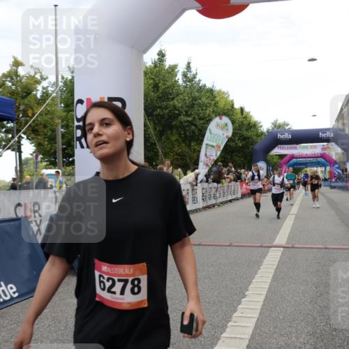 06.09.2026 - CURREX Alsterlauf Yannick Fuchs http://msf.ph/oto/10212154 06.09.2026 10:09:38 Ziel 2078, 2707, 2742, 3785, 3787, 4138, 4328, 4536, 4713, 4986, 5259, 5260, 6278, 6492 meine-sportfotos.de