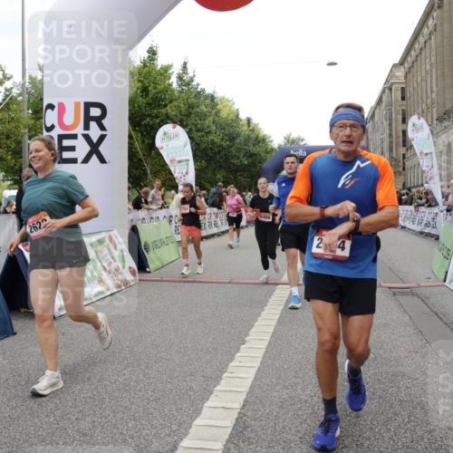 06.09.2026 - CURREX Alsterlauf Yannick Fuchs http://msf.ph/oto/10213033 06.09.2026 10:09:47 Ziel 2064, 2078, 2622, 3785, 3787, 4713, 4784, 5199, 5357, 5835, 5836, 5851, 6410, 6466 meine-sportfotos.de