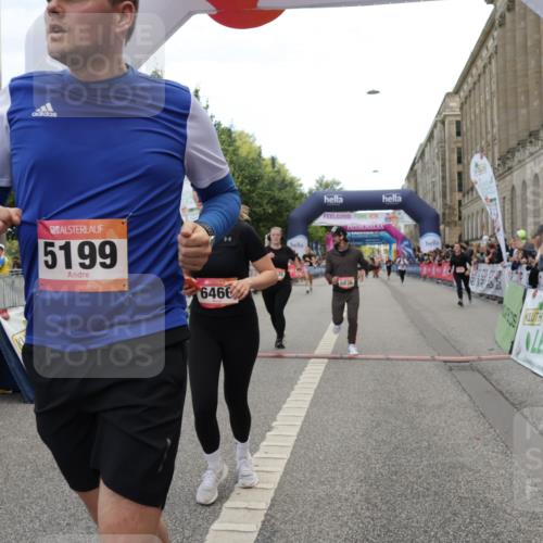 06.09.2026 - CURREX Alsterlauf Yannick Fuchs http://msf.ph/oto/10213101 06.09.2026 10:09:49 Ziel 2064, 2078, 2622, 3326, 4713, 4784, 5199, 5357, 5835, 5836, 5851, 6410, 6466 meine-sportfotos.de