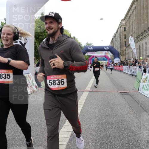 06.09.2026 - CURREX Alsterlauf Yannick Fuchs http://msf.ph/oto/10213224 06.09.2026 10:09:51 Ziel 2064, 2622, 3326, 4784, 5199, 5357, 5835, 5836, 5851, 6410, 6466 meine-sportfotos.de